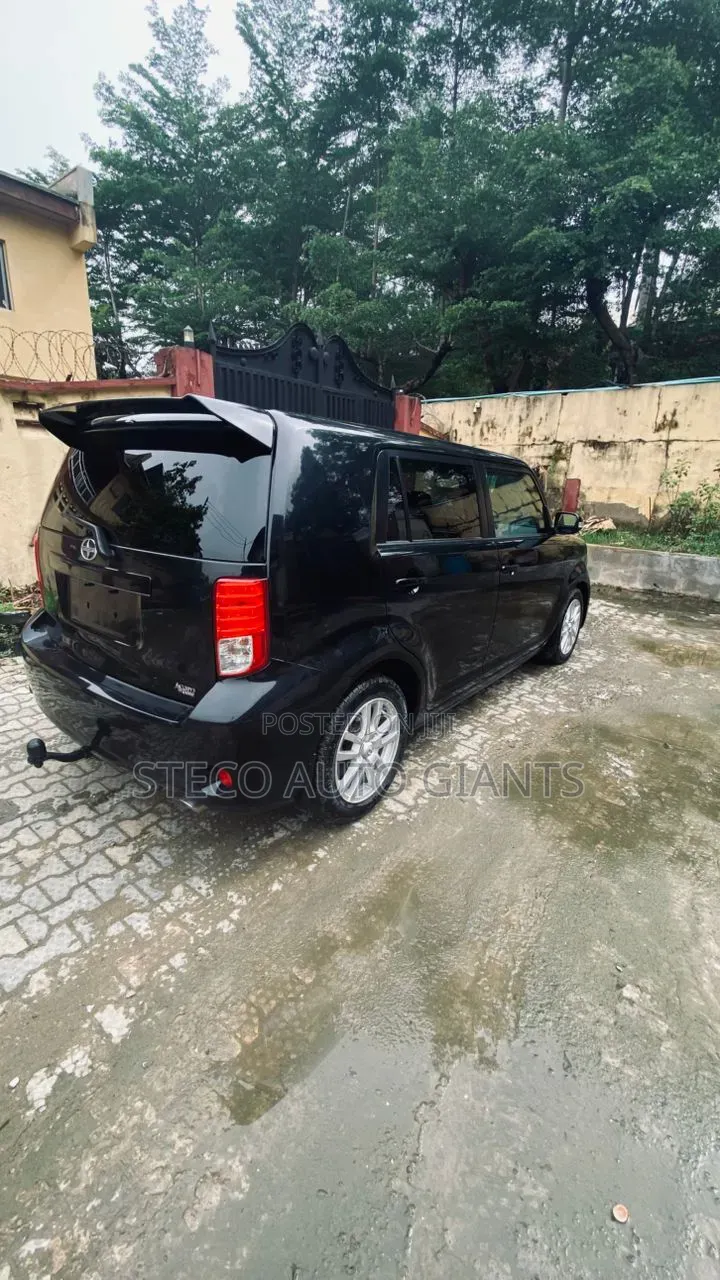 Car 2011 Black