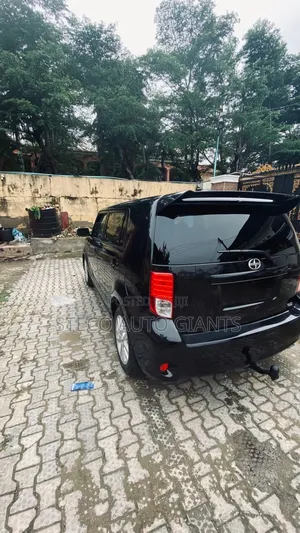 Car 2011 Black