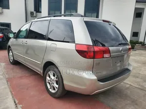 Toyota Sienna 2005 Gold