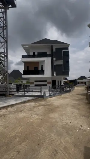 5bdrm Penthouse in Colin 232,Smart, Asokoro for sale