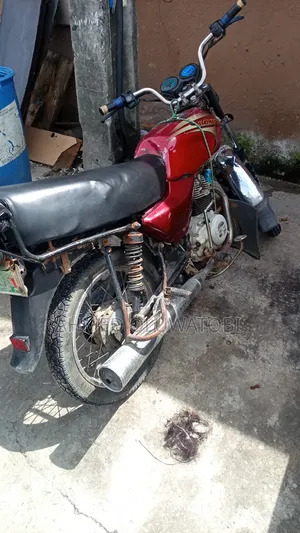 Bajaj Boxer 2015 Red