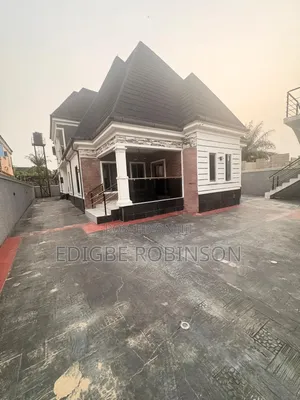 3bdrm Penthouse in Opete Estate, Warri for sale