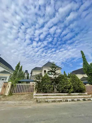 5bdrm Duplex in River Park Estate, FHA for sale