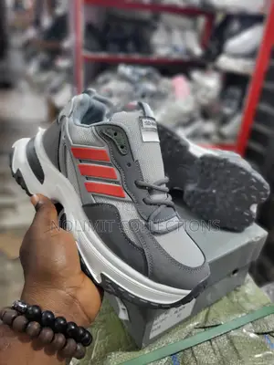 Quality Sneakers With High Soles