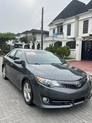 Toyota Camry SE 4dr Sedan (2.5L 4cyl 6A) 2013 Gray