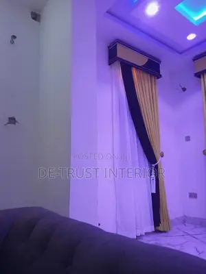 The Queen’S Curtains