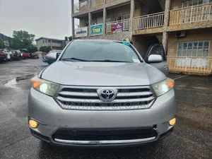 Toyota Highlander SE 2012 Silver