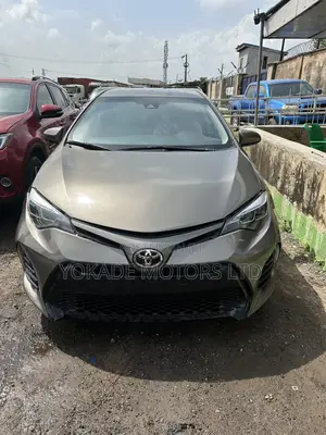 Toyota Corolla LE Eco (1.8L 4cyl 2A) 2018 Gray