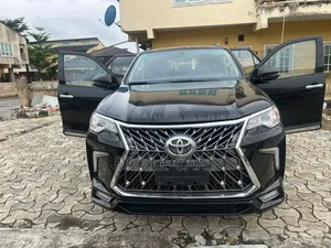 Toyota Fortuner 2019 Black