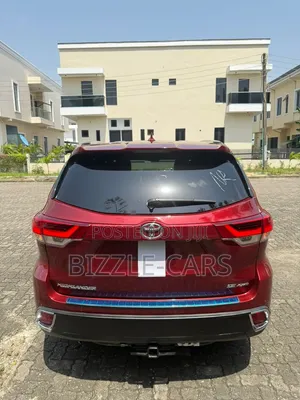 Toyota Highlander SE 4x4 V6 (3.5L 6cyl 8A) 2018 Red