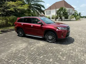 Toyota Highlander SE 4x4 V6 (3.5L 6cyl 8A) 2018 Red