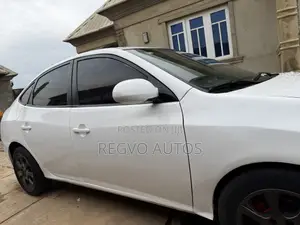 Hyundai Elantra 2010 White
