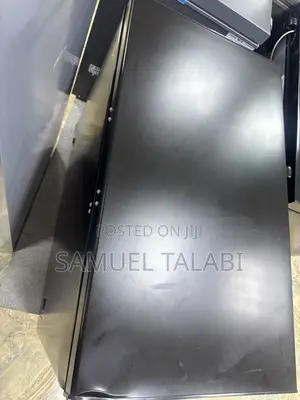 Hisense 240lts Deep Freezer Black With Small Dent