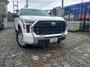 Toyota Tundra 2022 White