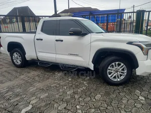 Toyota Tundra 2022 White