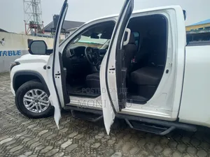 Toyota Tundra 2022 White
