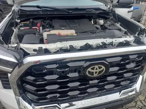 Toyota Tundra 2022 White
