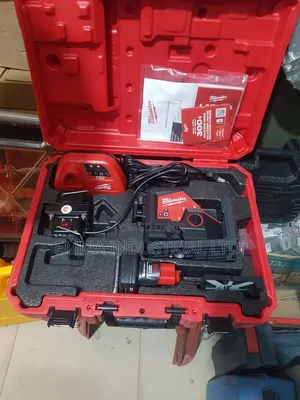 Milwaukee M12 Green 360° 3-plane Laser Kit.