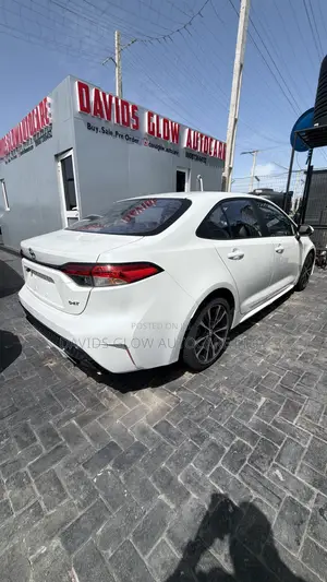 Toyota Corolla LE 2020 White