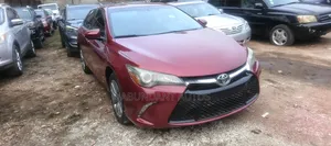 Toyota Camry LE 4dr Sedan (2.5L 4cyl 6A) 2017 Red