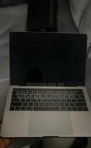 Laptop Apple MacBook Pro 2019 16GB HDD+SSD 128GB