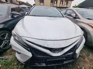 Toyota Camry XSE V6 FWD (3.5L 6cyl 8AM) 2018 White