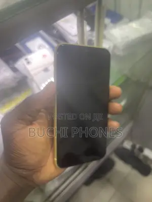 Apple iPhone 11 64 GB Yellow