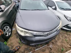 Toyota Camry SE 4dr Sedan (3.5L 6cyl 6A) 2014 Gray