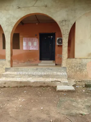 7bdrm Bungalow in Ibadan for sale