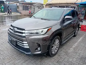 Toyota Highlander XLE 4dr SUV AWD (3.5L 6cyl 6A) 2015 Gray