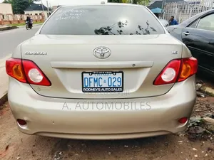 Toyota Corolla LE 4dr Sedan (1.8L 4cyl 4A) 2010 Gold