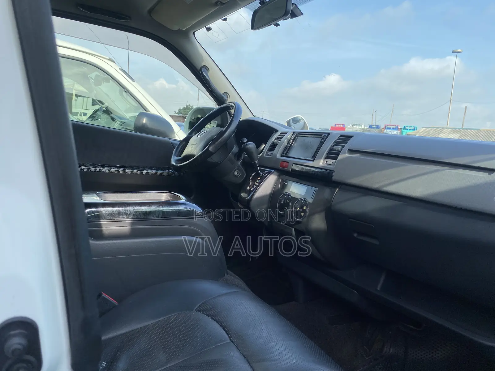 Toyota HiAce 2013 White