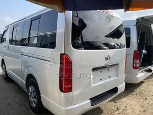 Toyota HiAce 2013 White