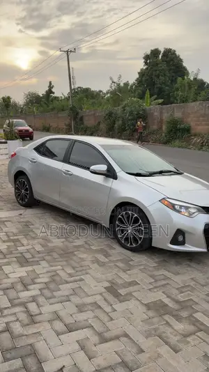 Toyota Corolla S 4dr Sedan (1.8L 4cyl CVT) 2016 Silver