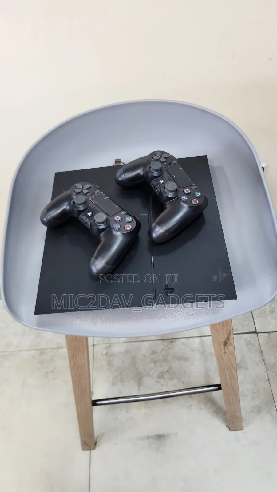 Sony Ps4, Fat, With 2 Pads, Cracked
