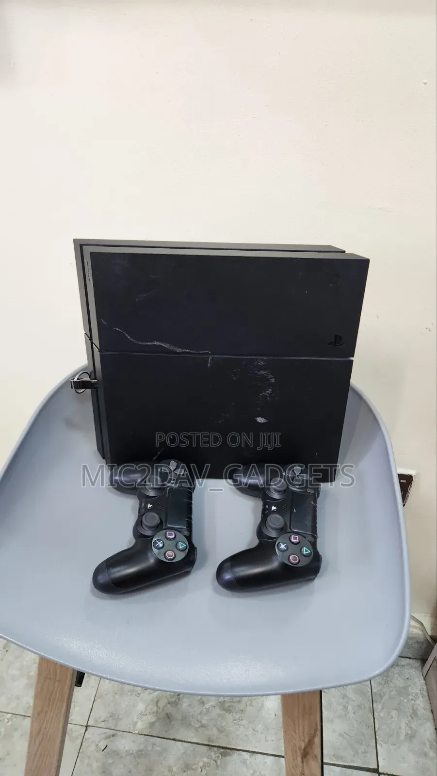 Sony Ps4, Fat, With 2 Pads, Cracked