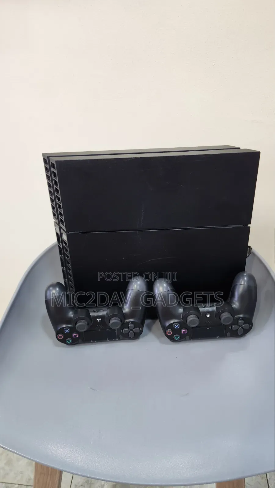 Sony Ps4, Fat, With 2 Pads, Cracked