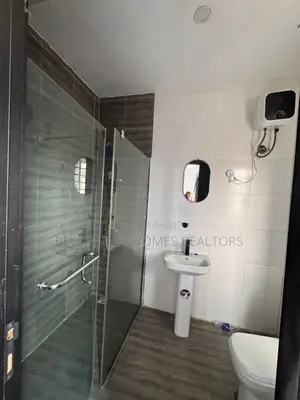 Mini Flat in Ocean Bay Estate, Chevron for rent