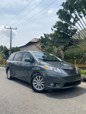 Toyota Sienna XLE 7-Passenger 4dr Minivan AWD (3.5L 6cyl 6A) 2014 Green