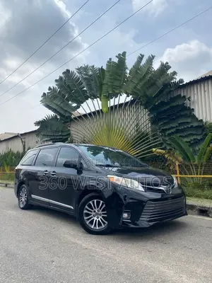 Toyota Sienna XLE (3.5L 6cyl 8A) 2018 Black