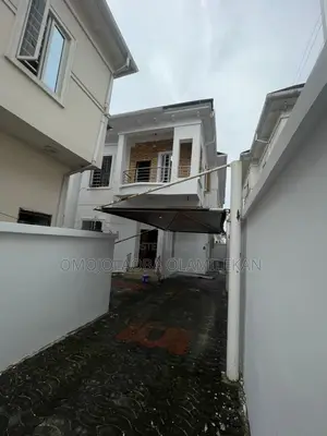 4bdrm Duplex in Chevron for rent