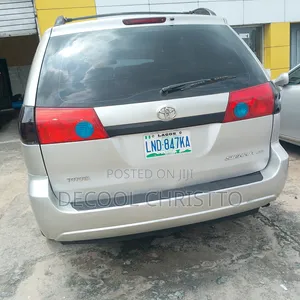 Toyota Sienna LE FWD 2006 White