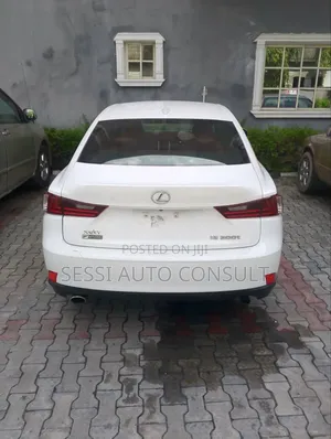 Lexus IS 2018 White