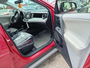 Toyota RAV4 XLE 4dr SUV (2.5L 4cyl 6A) 2014 Red