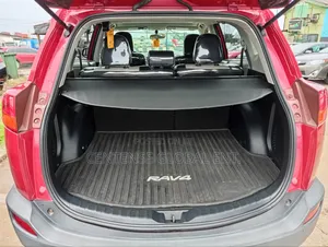 Toyota RAV4 XLE 4dr SUV (2.5L 4cyl 6A) 2014 Red