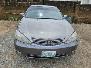 Toyota Camry XLE V6 4dr Sedan (3.0L 6cyl 5A) 2006 Gray