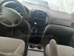 Toyota Sienna CE FWD (3.3L V6 5A) 2004 Gold