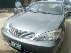 Toyota Camry LE 4dr Sedan (2.4L 4cyl 5M) 2003 Gray