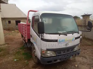 Toyota Dyna 200