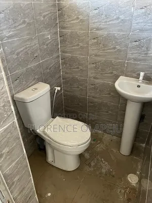 2bdrm Block of Flats in Ajila, Akala Express for rent